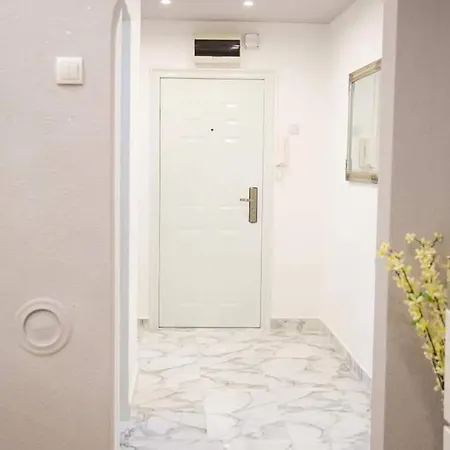 Apartman Bulevar 55 *